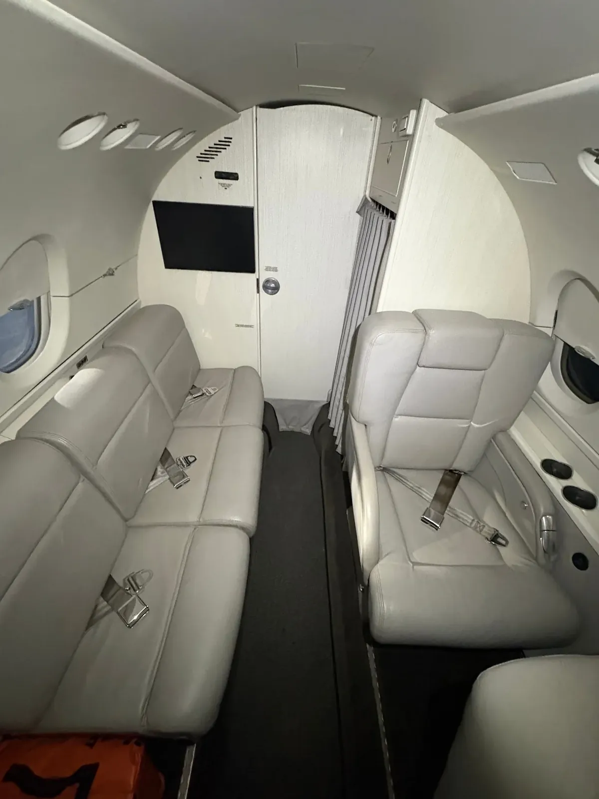 Private aircraft cabin seats and aisle